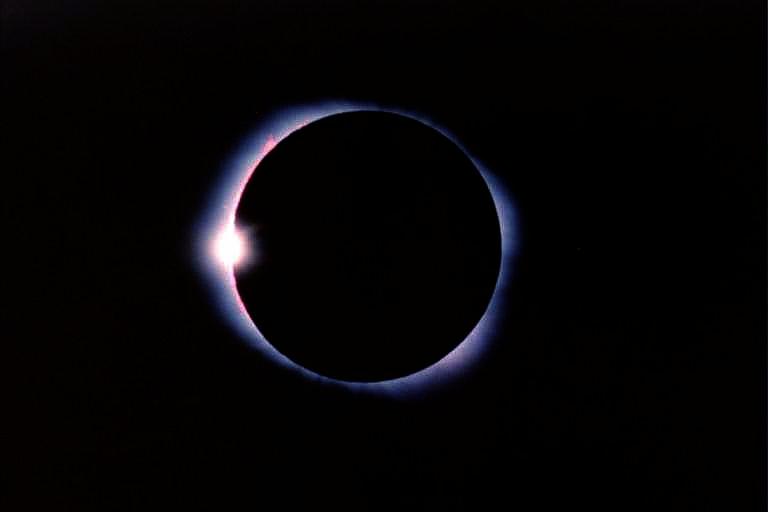 eclips1- H.jpg (8468 bytes)